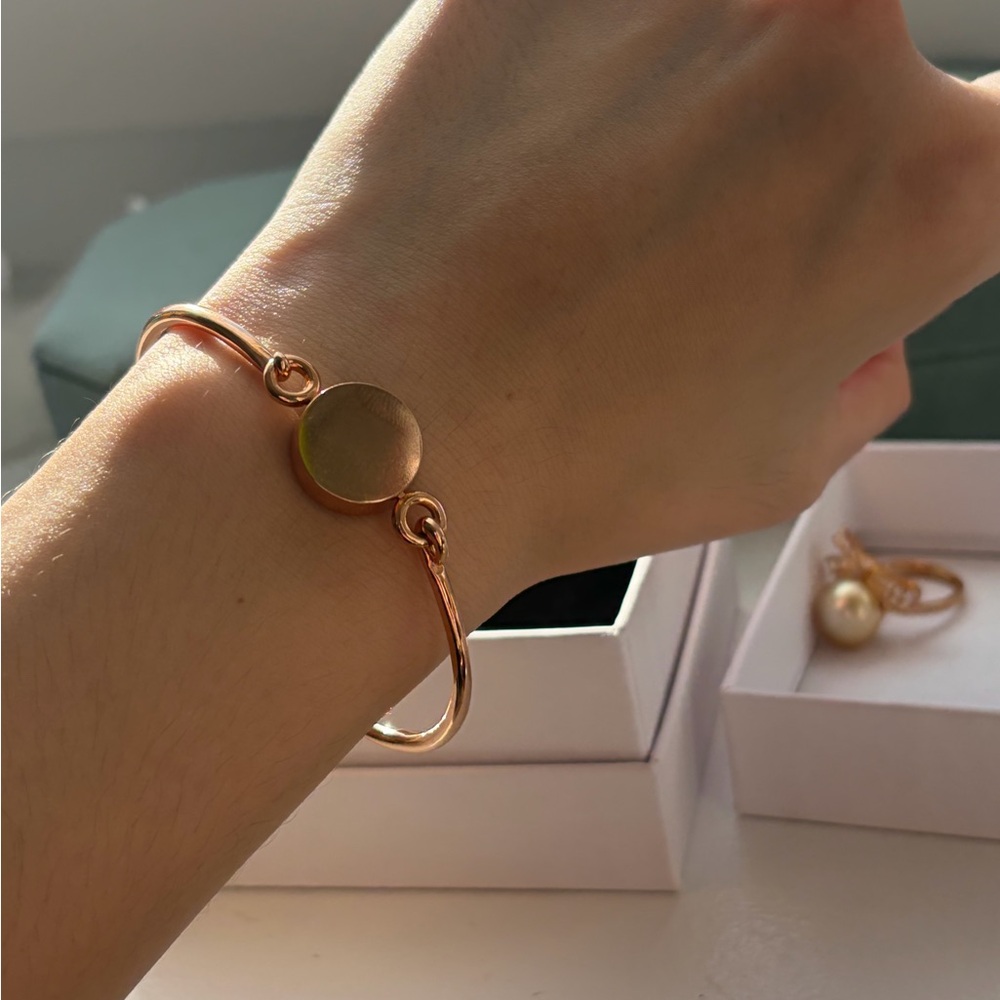 Moving Sale 🌟 Elegant Two Stone Pink Morher of Pearl Bangle - Rose Gold - Picture 7 of 14